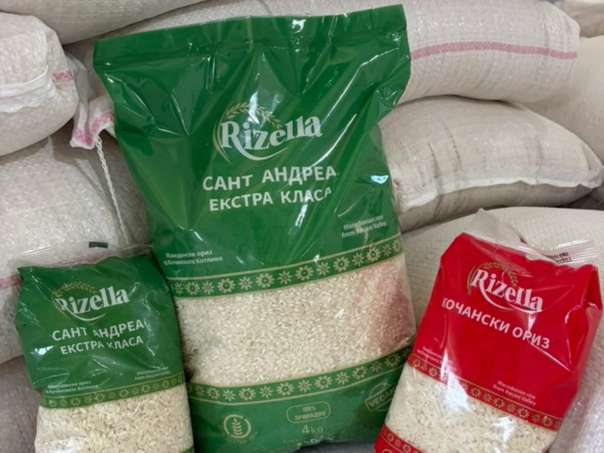 Rizella Кочански ориз и Кочански С. Андреа ориз во пакувања поставени на вреќи ориз